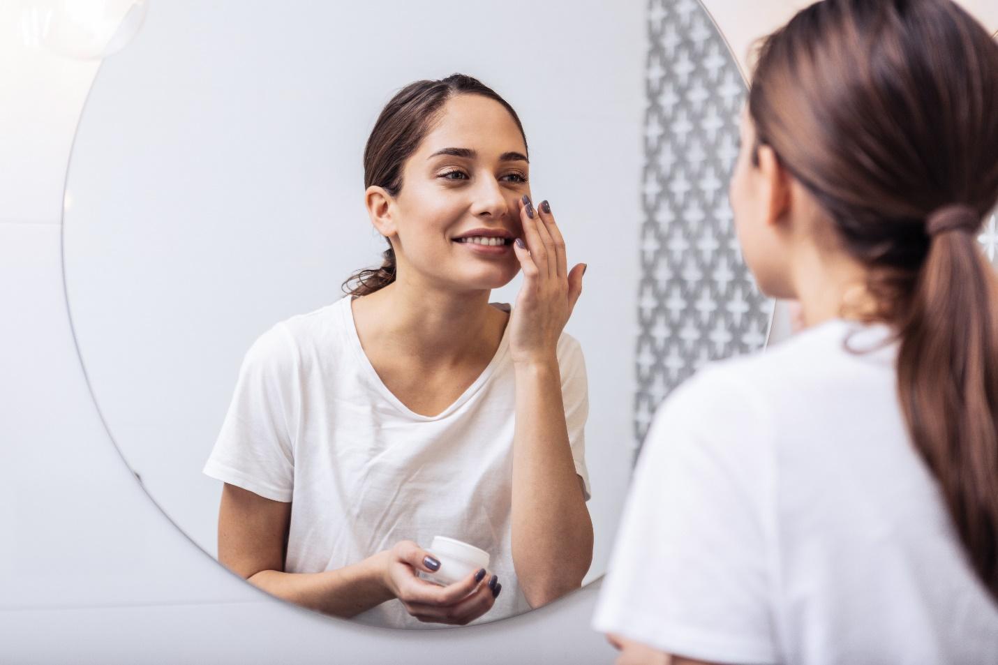 How to use a Dark Spot Cream to Unveil the Skin’s Natural Glow?